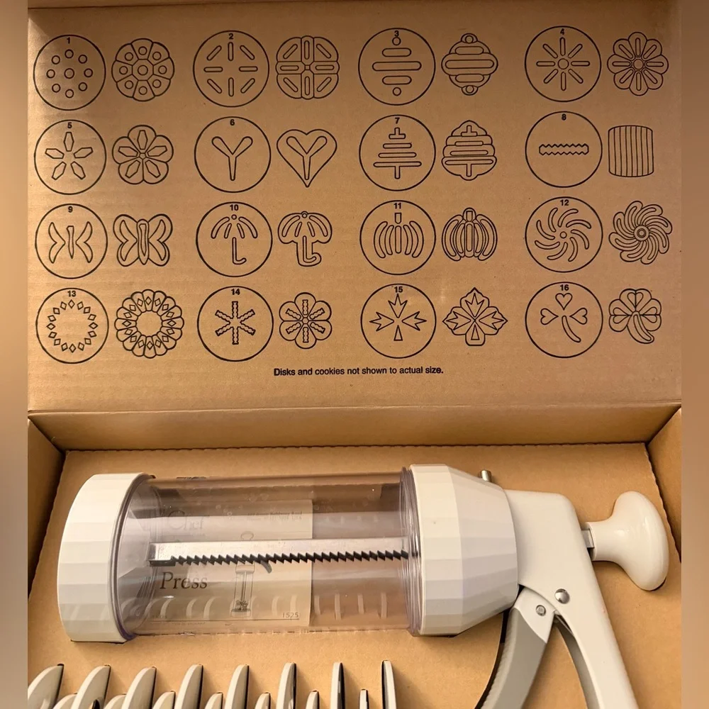 The Pampered Chef Beige Cookie Press